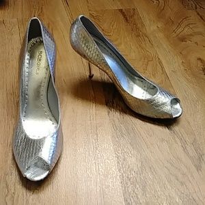 Bcbg Girls silver open toe pumps